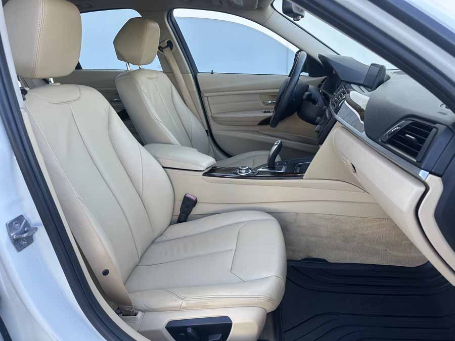 2013 BMW 328i xDrive - Image 10