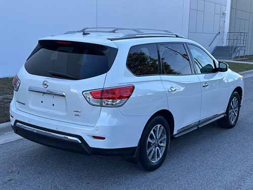 2013 Nissan Pathfinder - Image 2