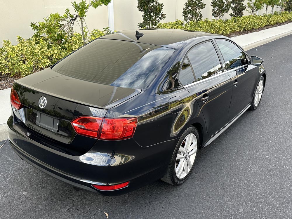 2013 Volkswagen Jetta GLI 2.0 turbo - Image 11