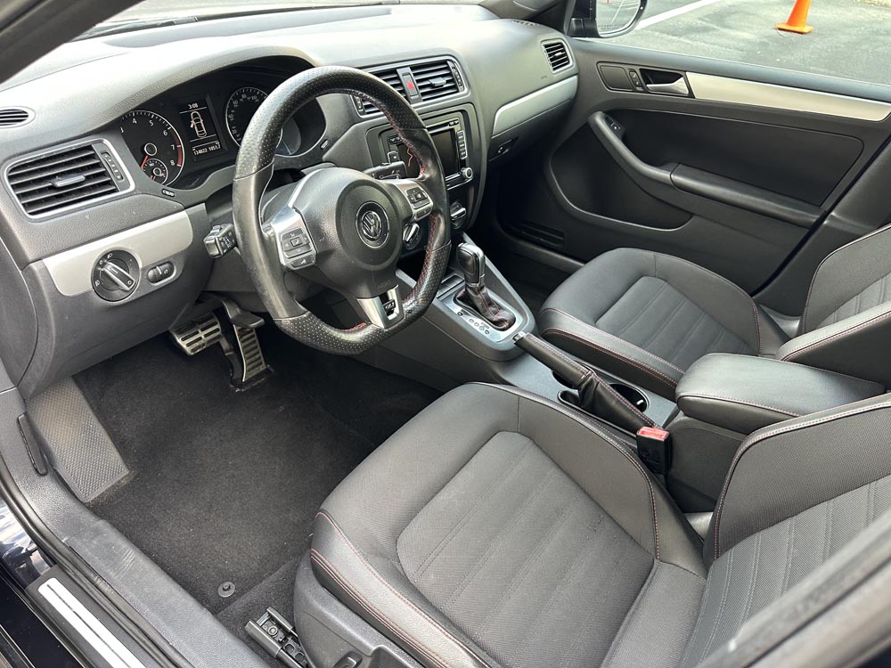 2013 Volkswagen Jetta GLI 2.0 turbo - Image 13