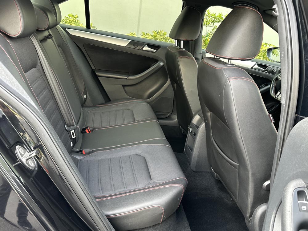 2013 Volkswagen Jetta GLI 2.0 turbo - Image 18