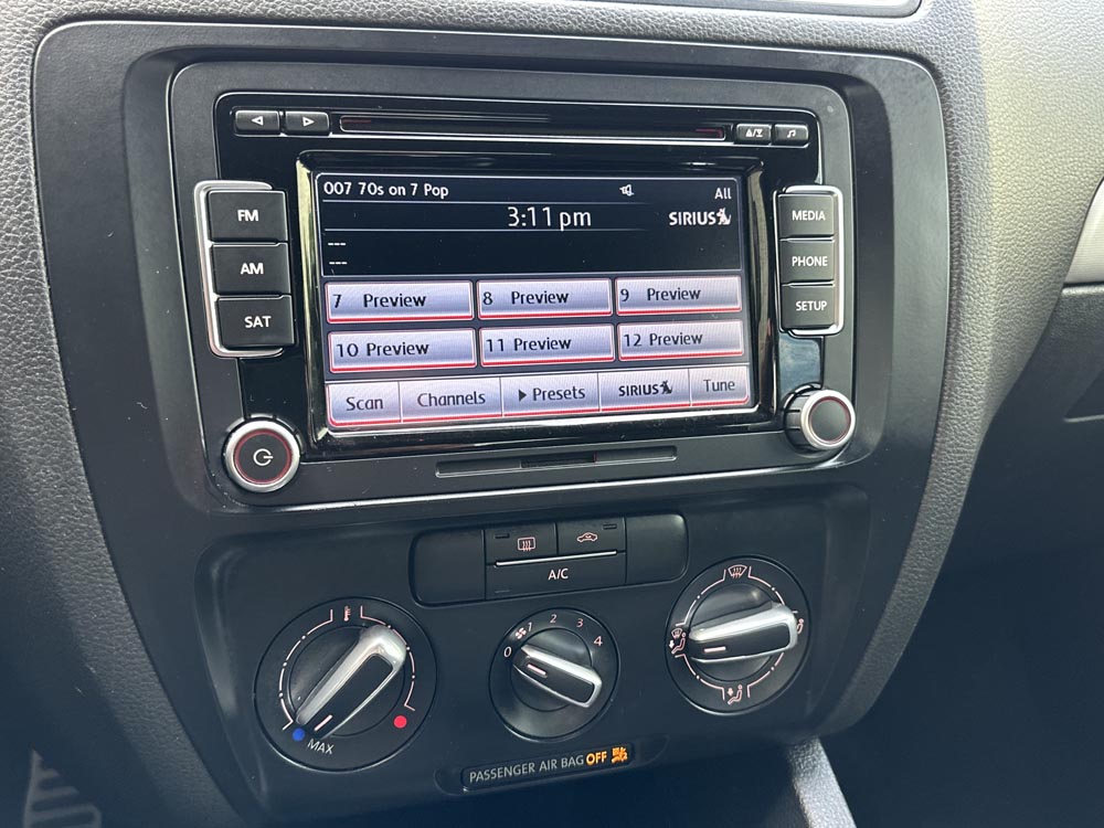 2013 Volkswagen Jetta GLI 2.0 turbo - Image 26