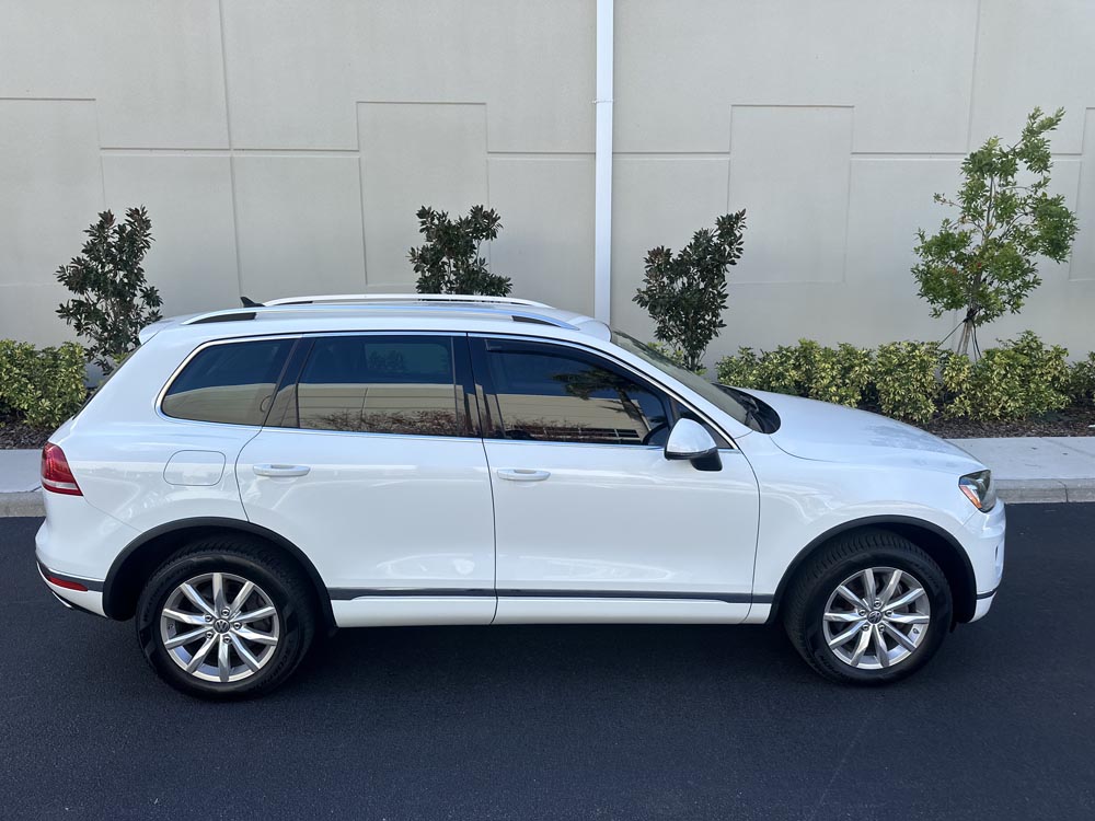 2016 Volkswagen Touareg - Image 3