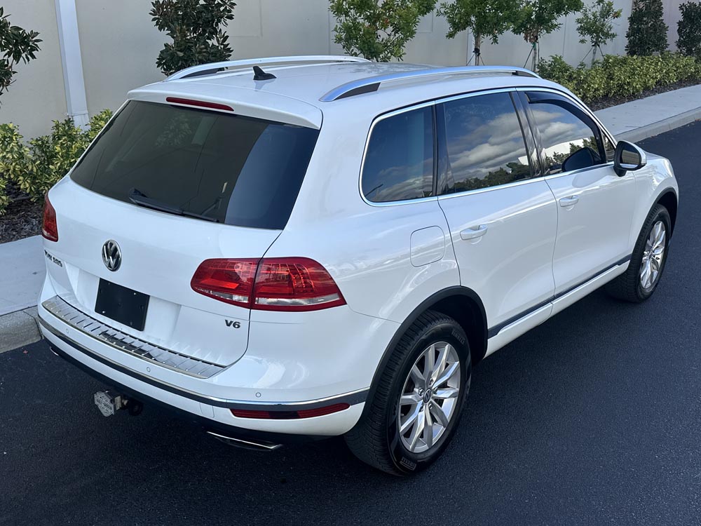 2016 Volkswagen Touareg - Image 4