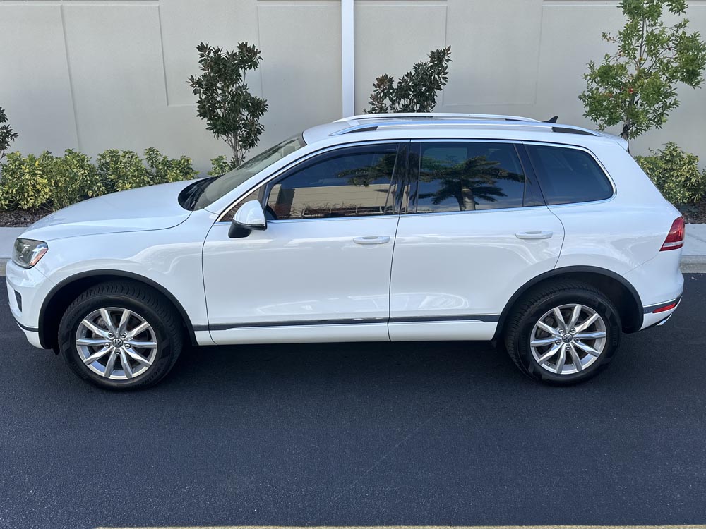 2016 Volkswagen Touareg - Image 10