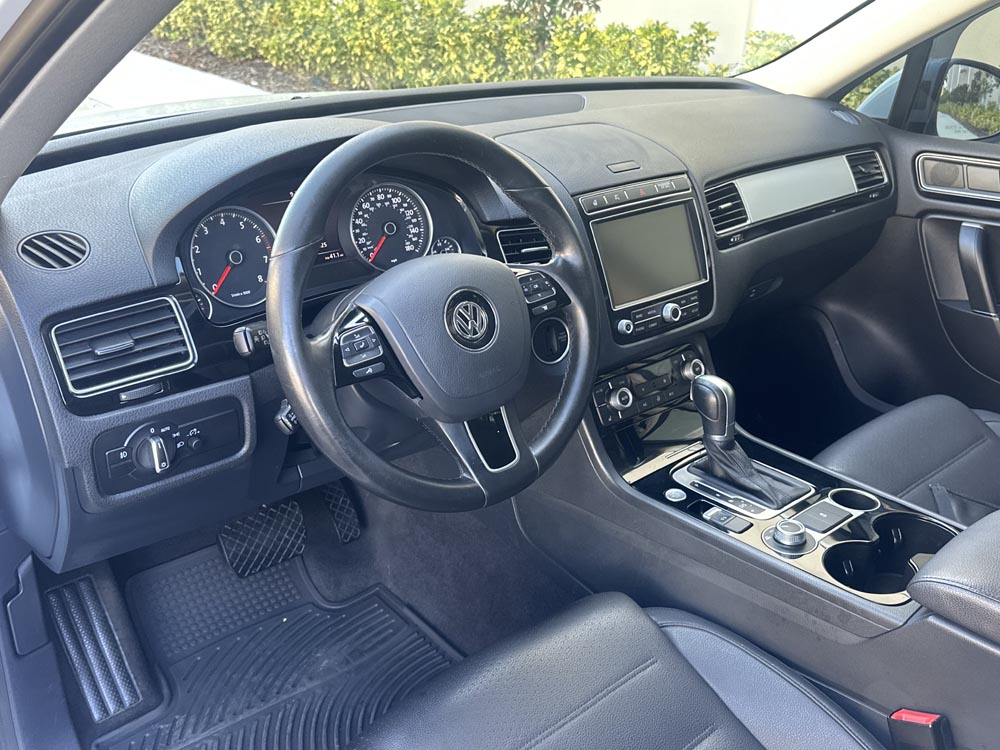 2016 Volkswagen Touareg - Image 15