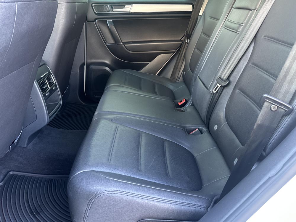 2016 Volkswagen Touareg - Image 16