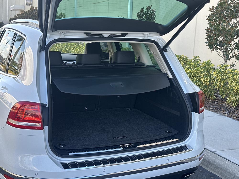 2016 Volkswagen Touareg - Image 20
