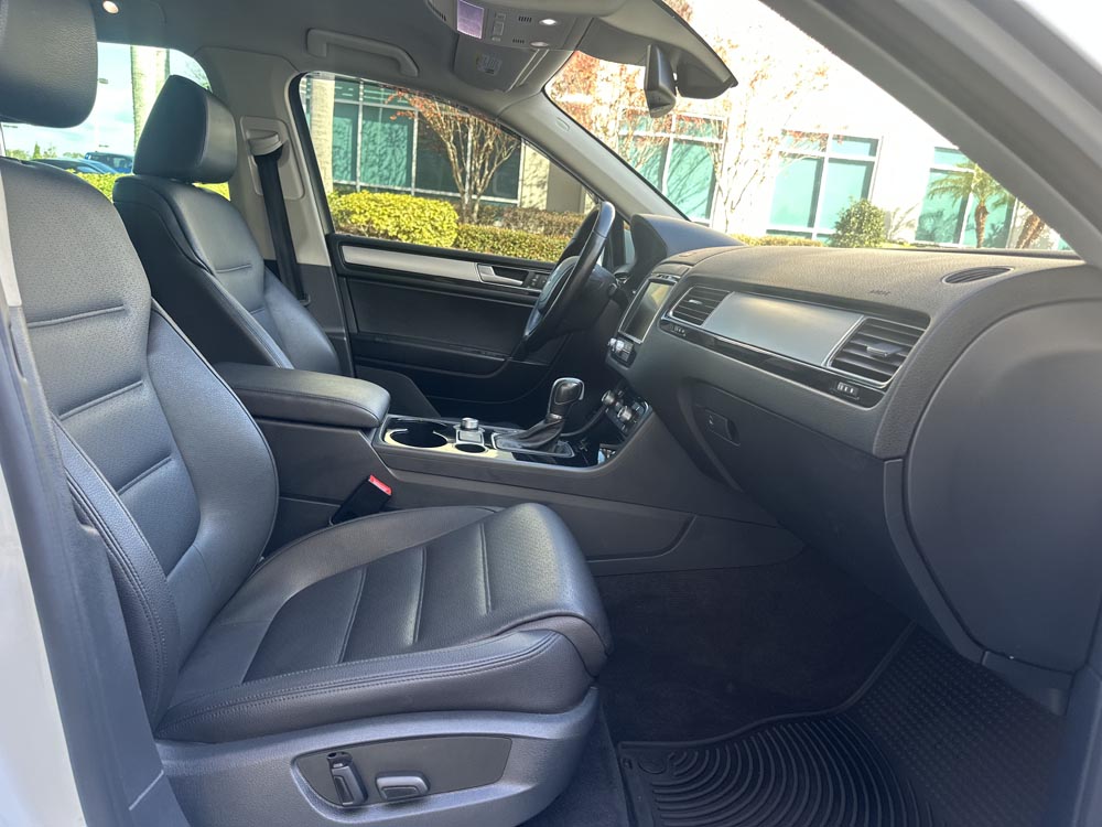 2016 Volkswagen Touareg - Image 22